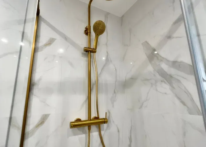 Апартаменти New & Luxurious